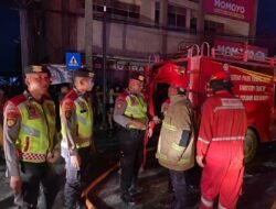 Polresta Cilacap Sigap Amankan Kebakaran Pusat Perbelanjaan, Evakuasi Warga Hingga Pengamanan Aset