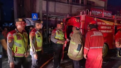 Polresta Cilacap Sigap Amankan Kebakaran Pusat Perbelanjaan, Evakuasi Warga Hingga Pengamanan Aset