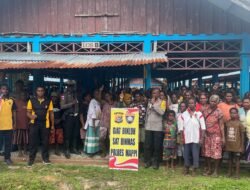 Ciptakan Kamtibmas Kondusif, Sat Binmas Polres Mappi Edukasi Pengunjung Pasar Baru Kepi