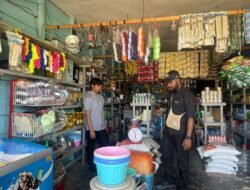 Polres Mamberamo Tengah Cek Harga Beras di Pasar Sentral Kobakma