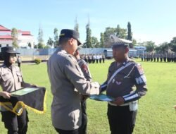 Apresiasi Kinerja Humanis, Kapolres Merauke Anugerahkan Penghargaan Kepada Personel Sat Lantas Berprestasi