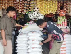 Polres Mamberamo Tengah Lakukan Pengecekan Harga Beras di Pasar Central Kobakma