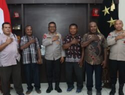 Kapolda Papua Terima Aspirasi Ondofolo Yobeh, Siap Bantu Perbaikan Jembatan dan Dukung Festival Kampung