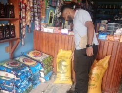Sat Reskrim Polres Mamberamo Tengah Cek Harga Bahan Pokok di Kios KMT Jaya