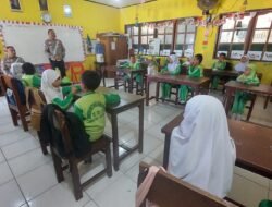 Satlantas Polres Jayapura Tanamkan Disiplin Berlalu Lintas Sejak Dini Lewat Program Polsanak di Sentani