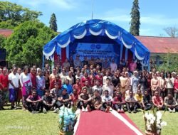 Bhabinkamtibmas Mararena Hadiri Pelepasan Siswa SMA Negeri 1 Sarmi, Imbau Rayakan Kelulusan Secara Bijak 