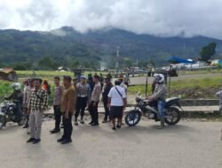 Patroli Humanis Regu Siaga II Polres Tolikara Jaga Kondusivitas Kota Karubaga