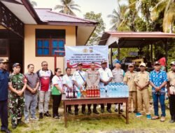 Polsek Numfor Barat Musnahkan Puluhan Botol Miras Hasil Sitaan Operasi Lilin 2025