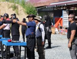 Kapolda Papua Tinjau Latihan Menembak Presisi 20 Meter, Tingkatkan Profesionalisme dan Kemampuan Personel