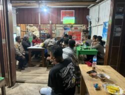 Jalin Keakraban dengan Warga, Polsek Arso Timur Gelar NGOPI dan Nobar Bersama Masyarakat Kampung Pitewi