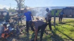 Sambut HUT ke-81 RI, Satpolairud Polres Sarmi Bersama Nelayan Nusantara Bersihkan Pantai Kali Bagre