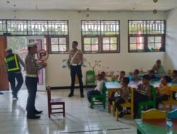 Polres Waropen Hadirkan Polisi Sahabat Anak, Tanamkan Tertib Berlalu Lintas Sejak Dini