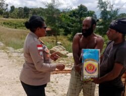 Polri Hadir untuk Sesama, Sat Binmas Polres Mamberamo Tengah Berikan Dukungan Untuk Gereja Katolik Santo Yusuf