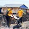 Polresta Jayapura Kota Bersama Forkopimda Gelar Kerja Bakti Bersihkan Puing-Puing Pasca Kebakaran di Dok 5 Bawah